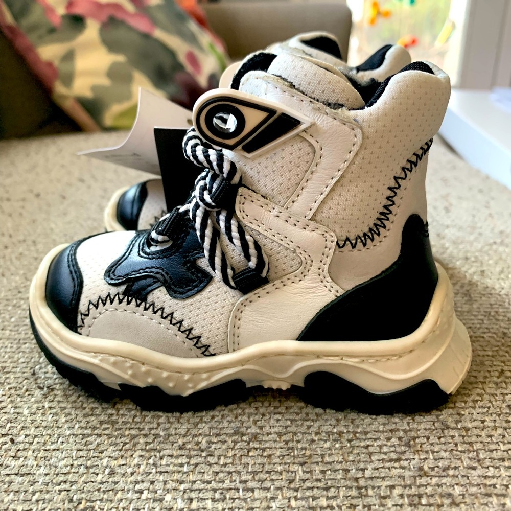No21  Leather sneakers Size 4